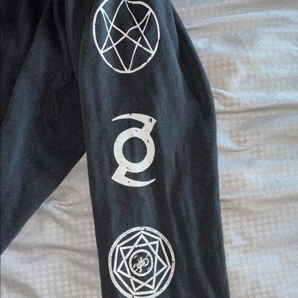 nice sweatshirt with designs - Picture 2 of 3